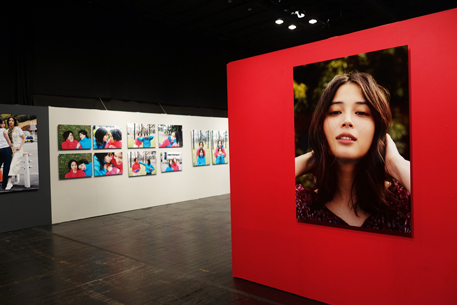 広瀬すず＆アリス、大阪で姉妹写真展 | Lmaga.jp