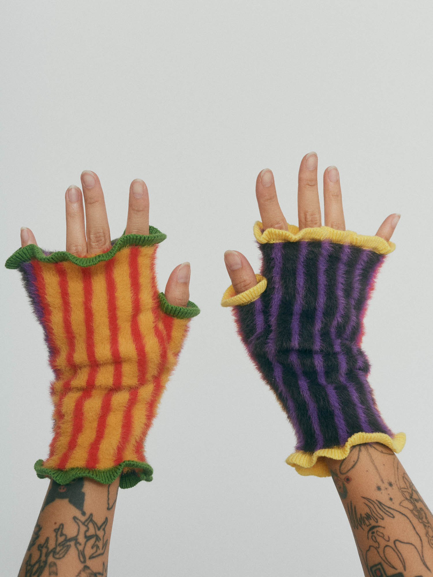 Outsiders Division x LO Fingerless Gloves – Lazy Oaf
