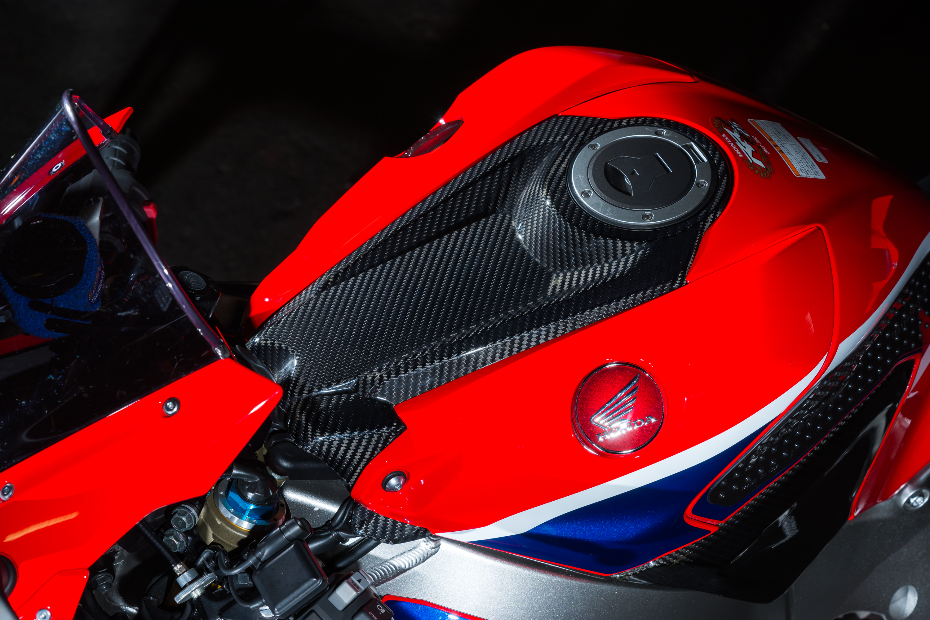 カーボニー CBR1000RR 17-年用 ドライカーボン タンクカバー NE-HO-CBR