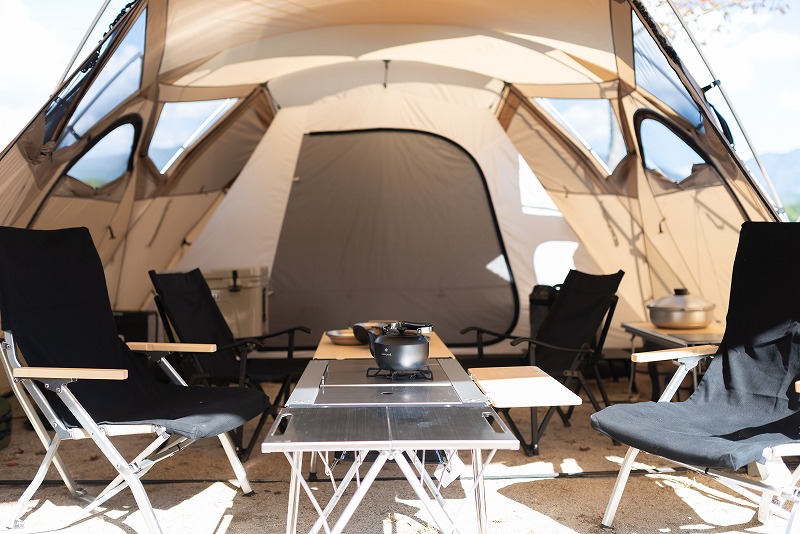 スノーピークのモノトーンギアで揃えたファミリーキャンプ