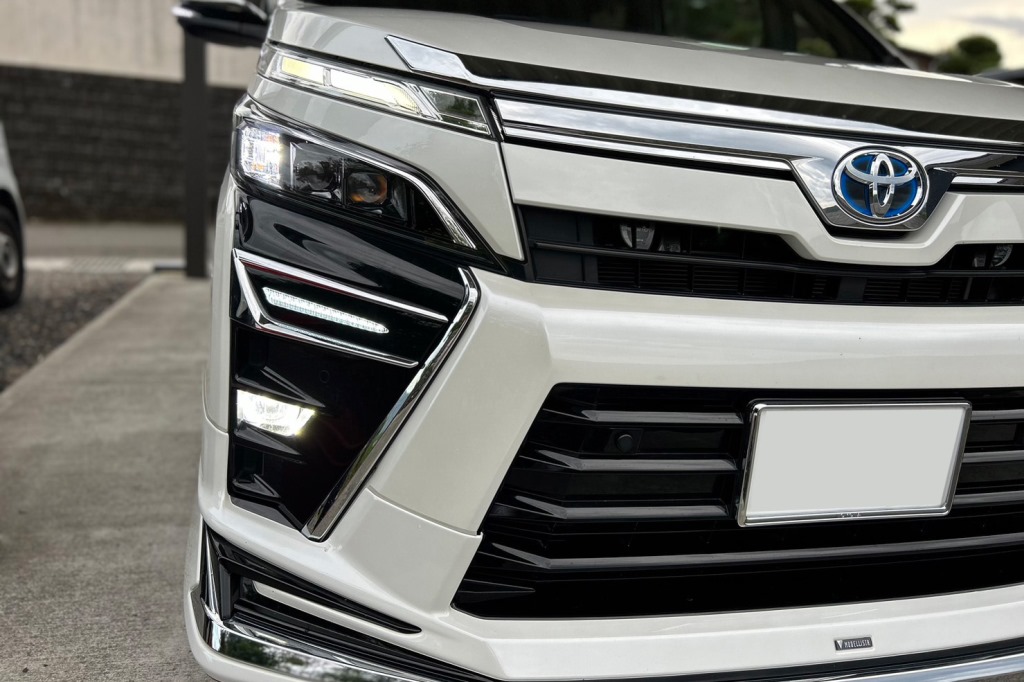 ZRR80 ヴォクシー シグネチャーイルミブレード LED打ち替え - LEDMATICS