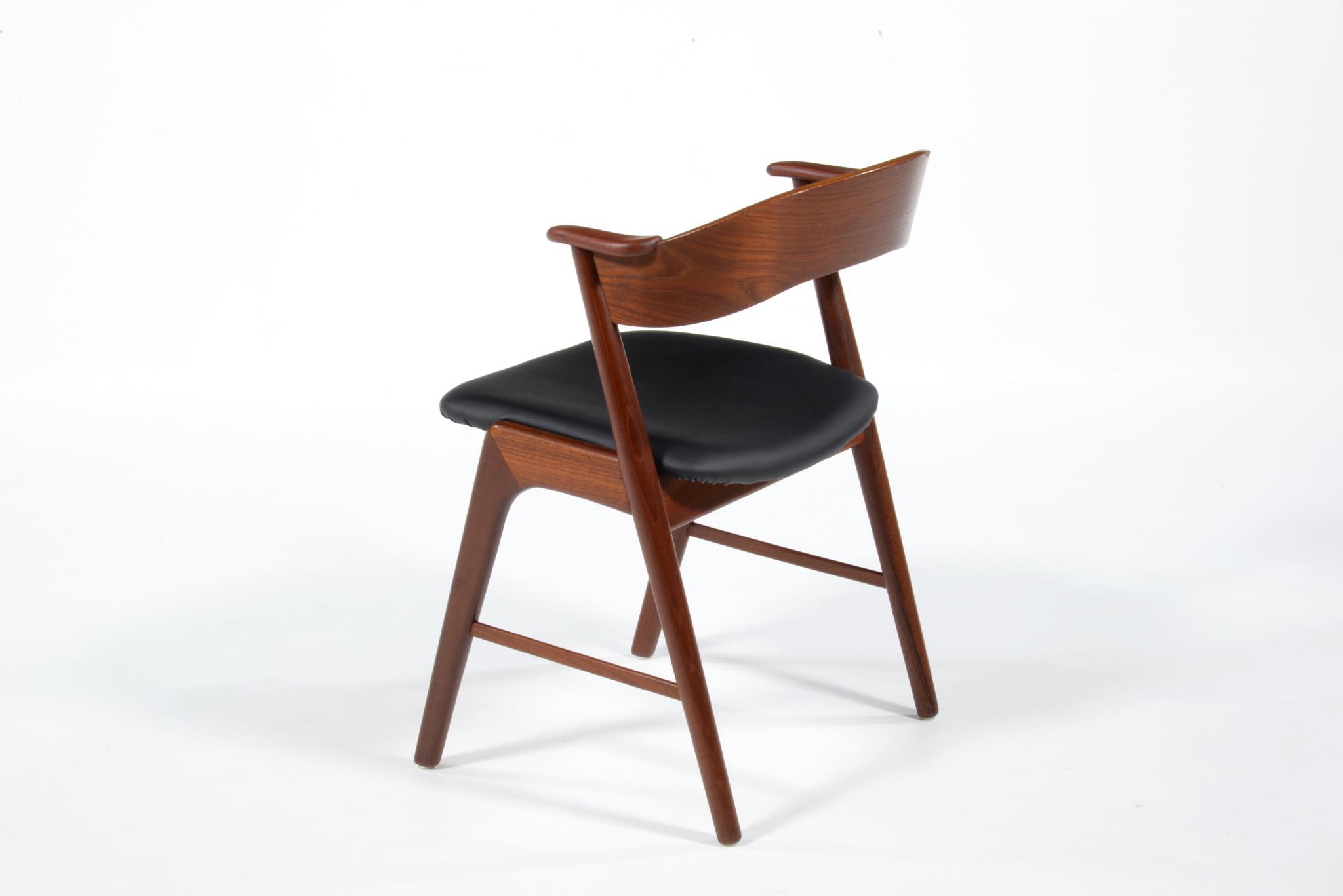 Kai Kristiansen model.32 Dining chairs in Teak｜Luca Scandinavia