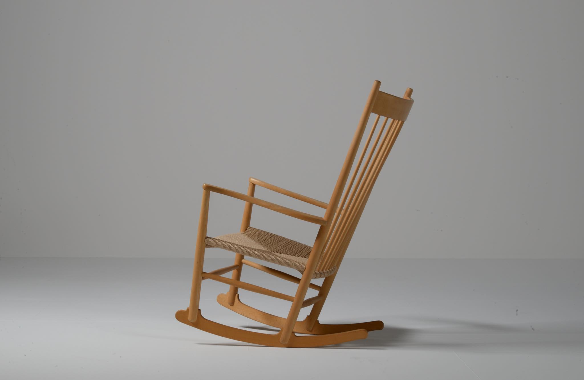 Hans J. Wegner J16 Rocking chair｜Luca Scandinavia | 北欧