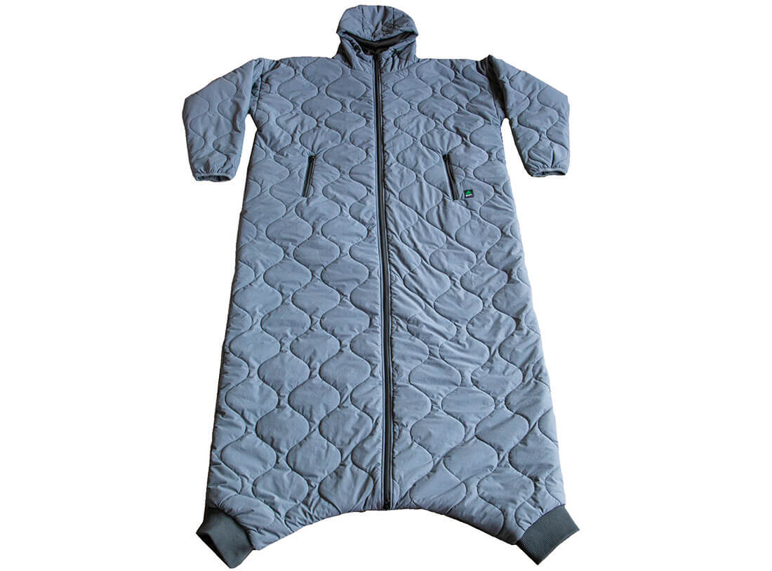 進化した「着る寝袋」キルティングモモンガ アウトドアとキャンプの