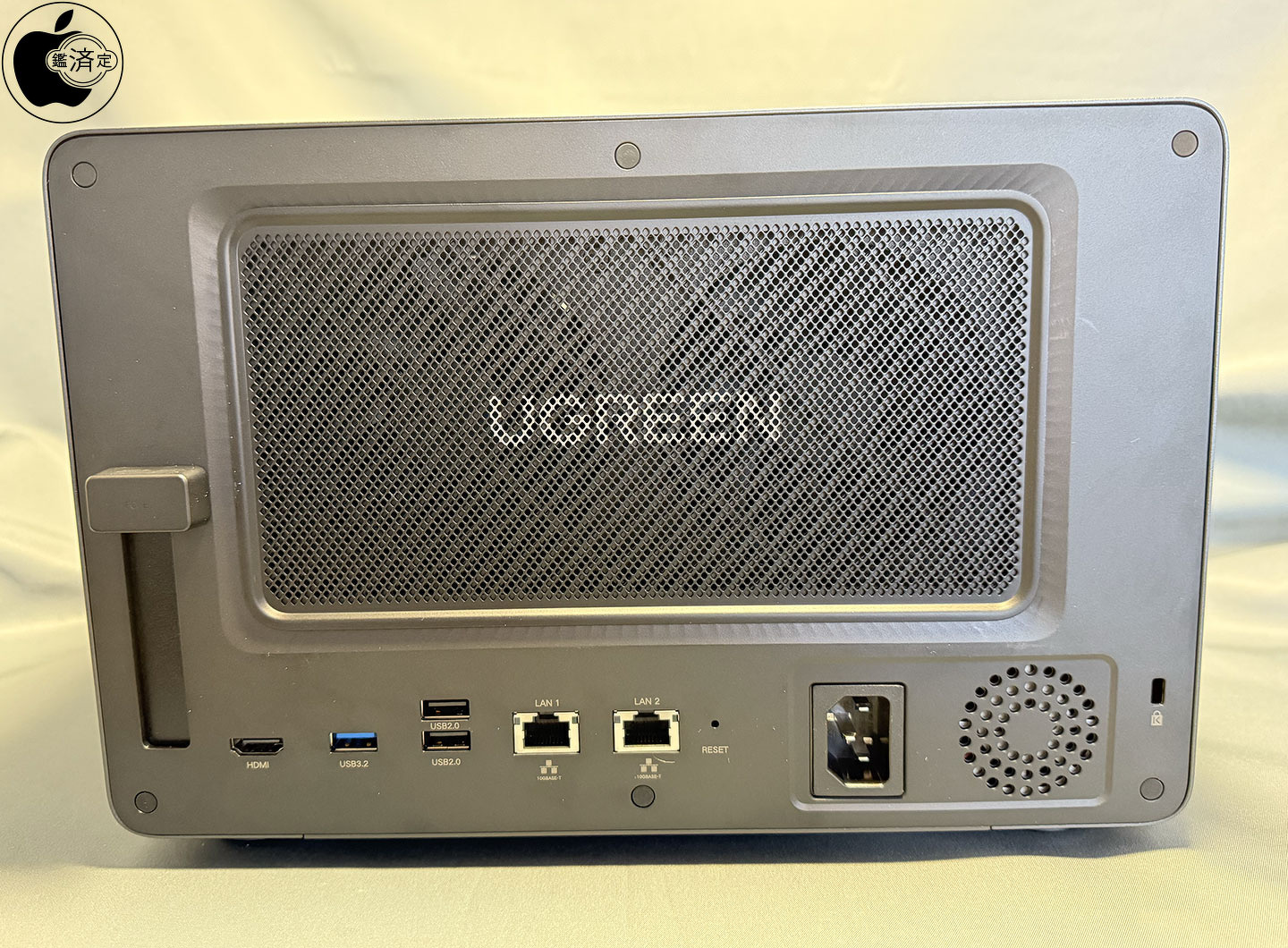 UGREENの6ベイモデルNAS「UGREEN NASync DXP6800 Pro」をiPad Proで