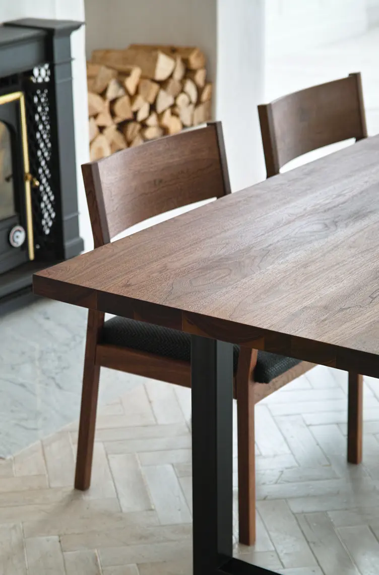 マスターウォール / ウォールナット無垢材のモダン家具 TOP