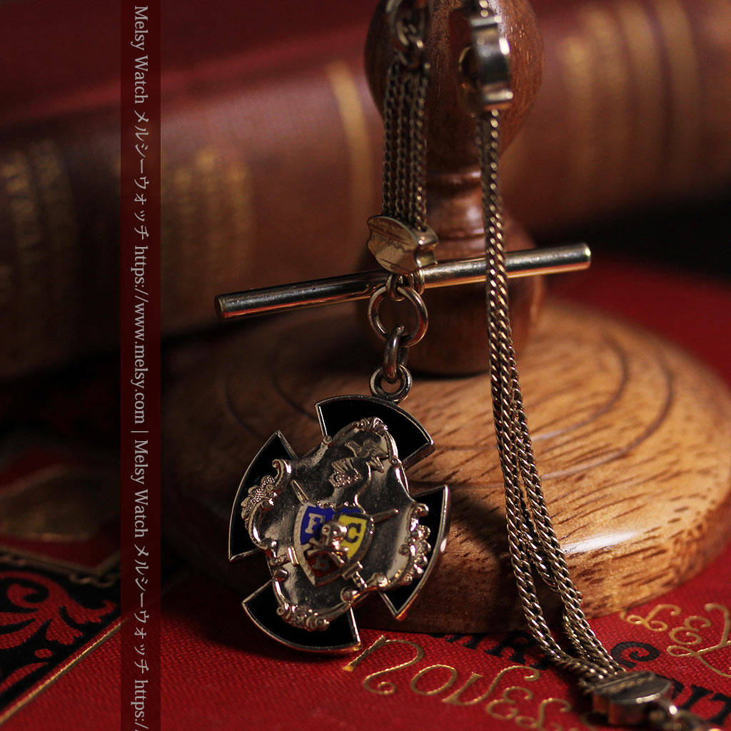 ピティアス騎士団の飾り付き アンティーク懐中時計チェーン