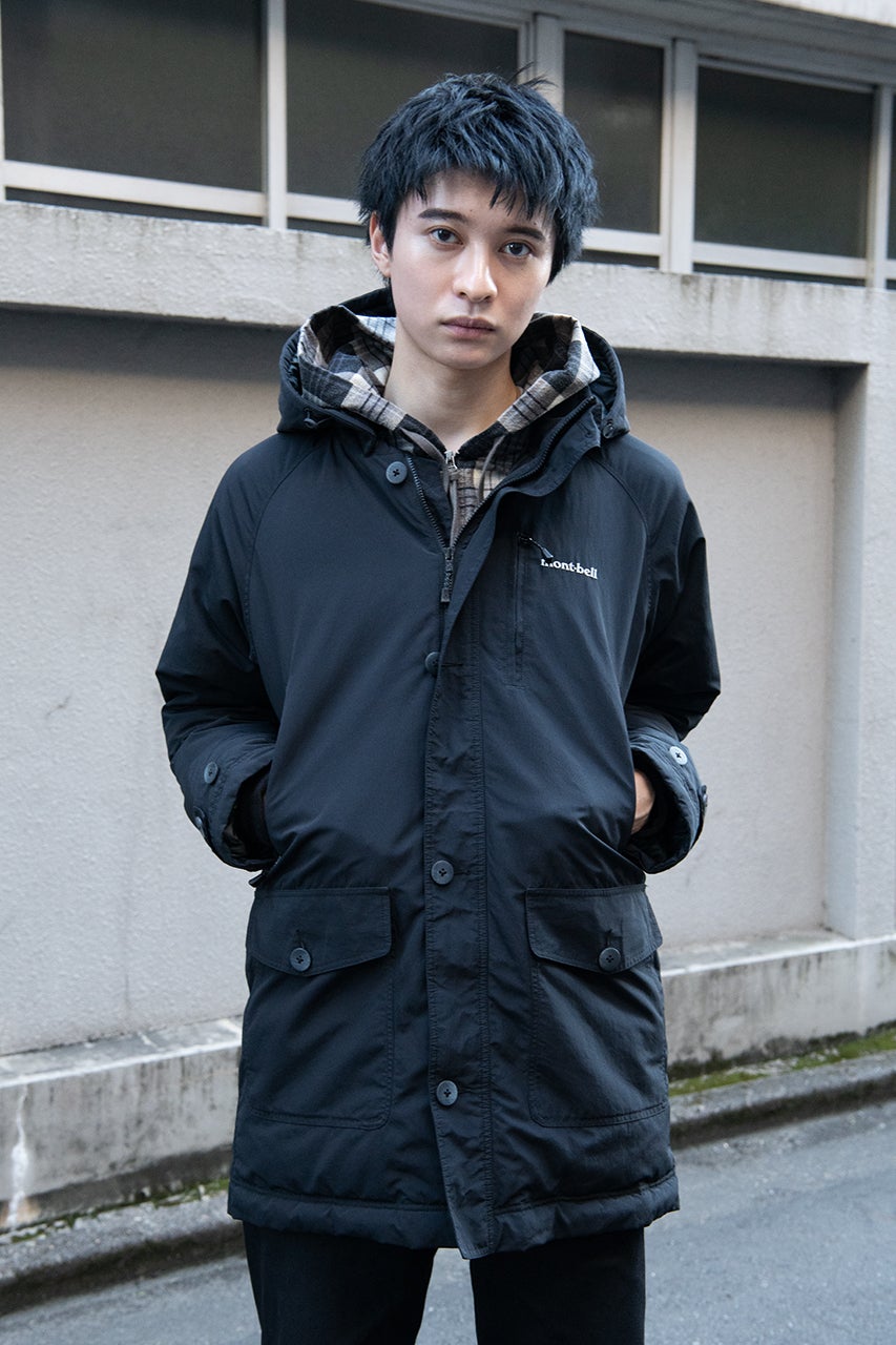 オシャレな人は「モンベル」の黒ダウンをオールブラックで着こなす