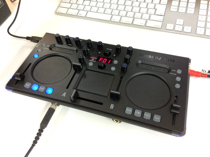 Korg KAOSS DJ レビュー！タッチパネルをこすって生まれ変わる音楽の