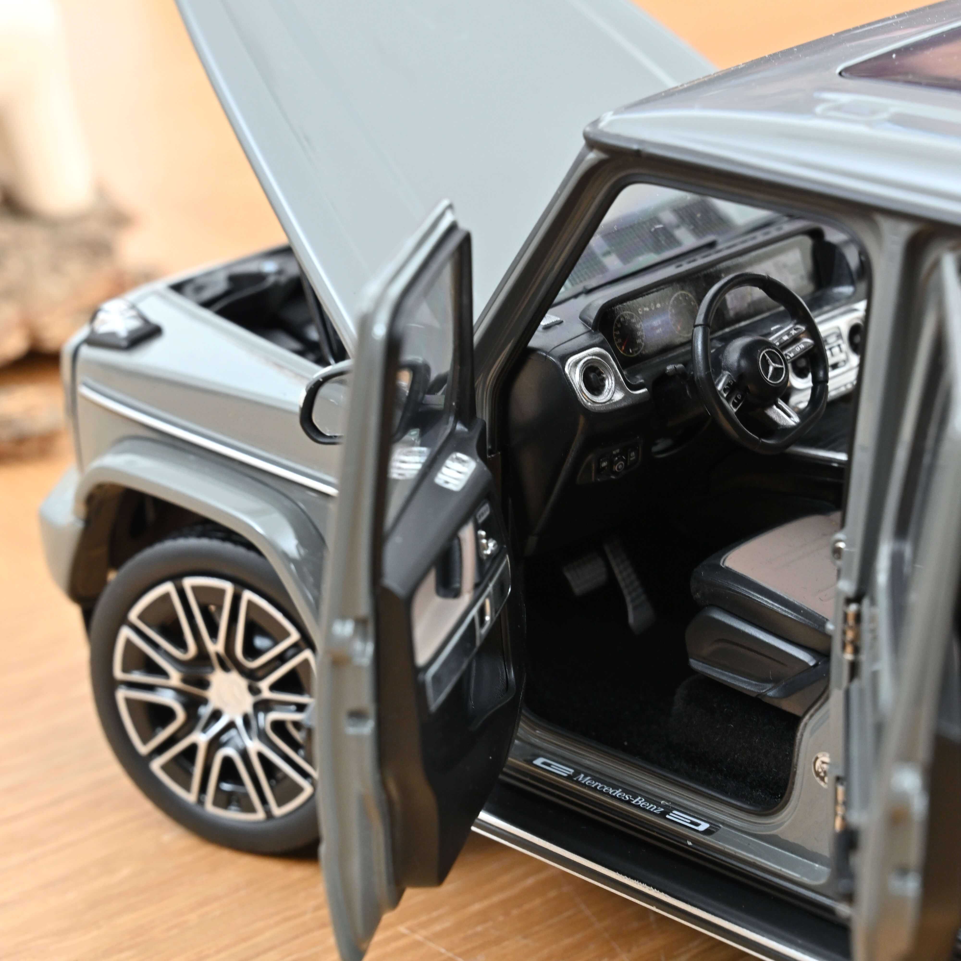 Mercedes-Benz G-Class 2024 Classic Grey 1:18 – Norev