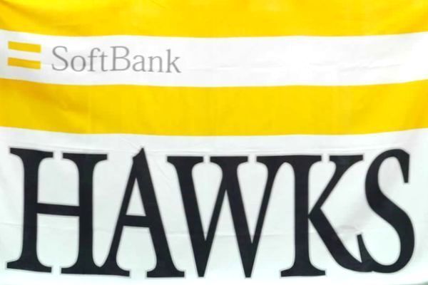 ソフトバンクの球団旗 - ホークス、米大リーグ52勝右腕獲得へ タイラー