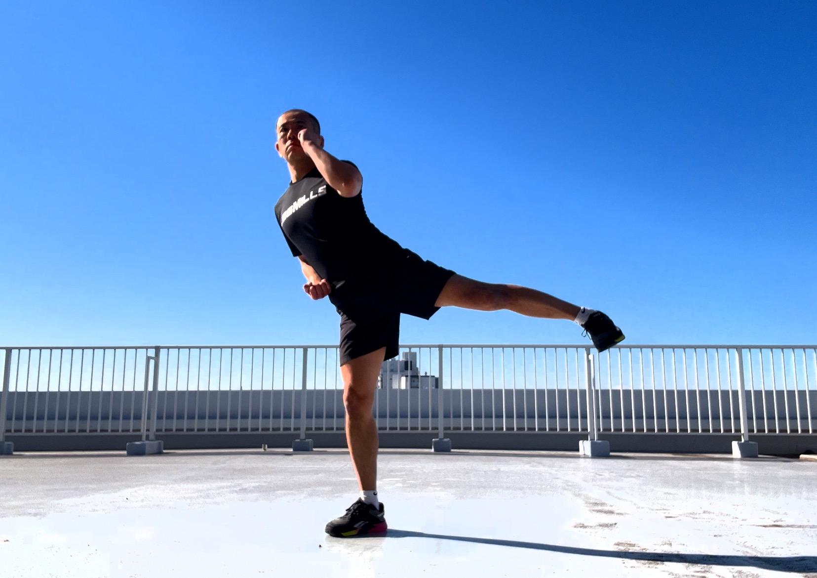 ボディコンバット レスミルズ 激レア商品 十字架ロングパンツ イベント