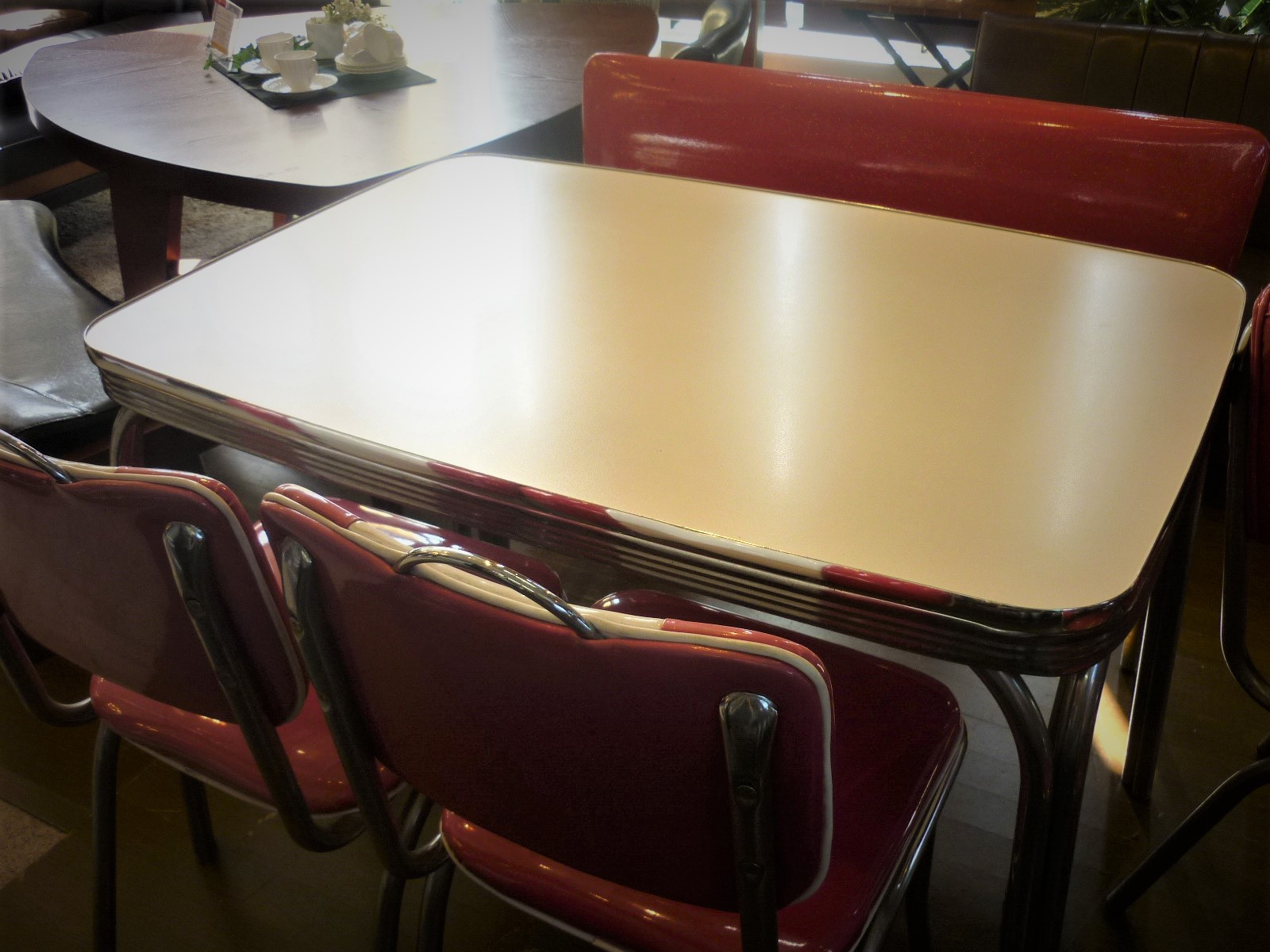 アメリカンダイナーテーブル・ベンチ・チェア4点セット 買取しました
