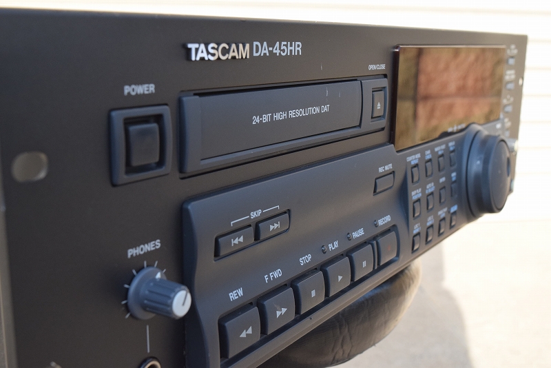 中古機材 新入荷 TASCAM DA-45HR 業務用DATプレーヤー 24BIT
