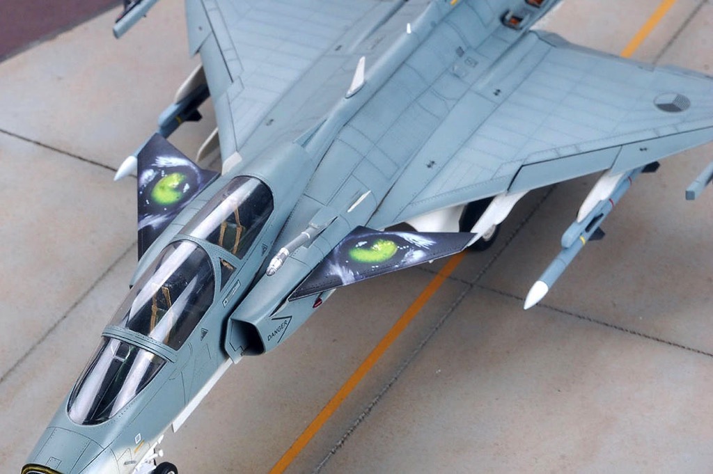 Scalehobbyist.com: SAAB Jas-39B/D Gripen by Kitty Hawk Models