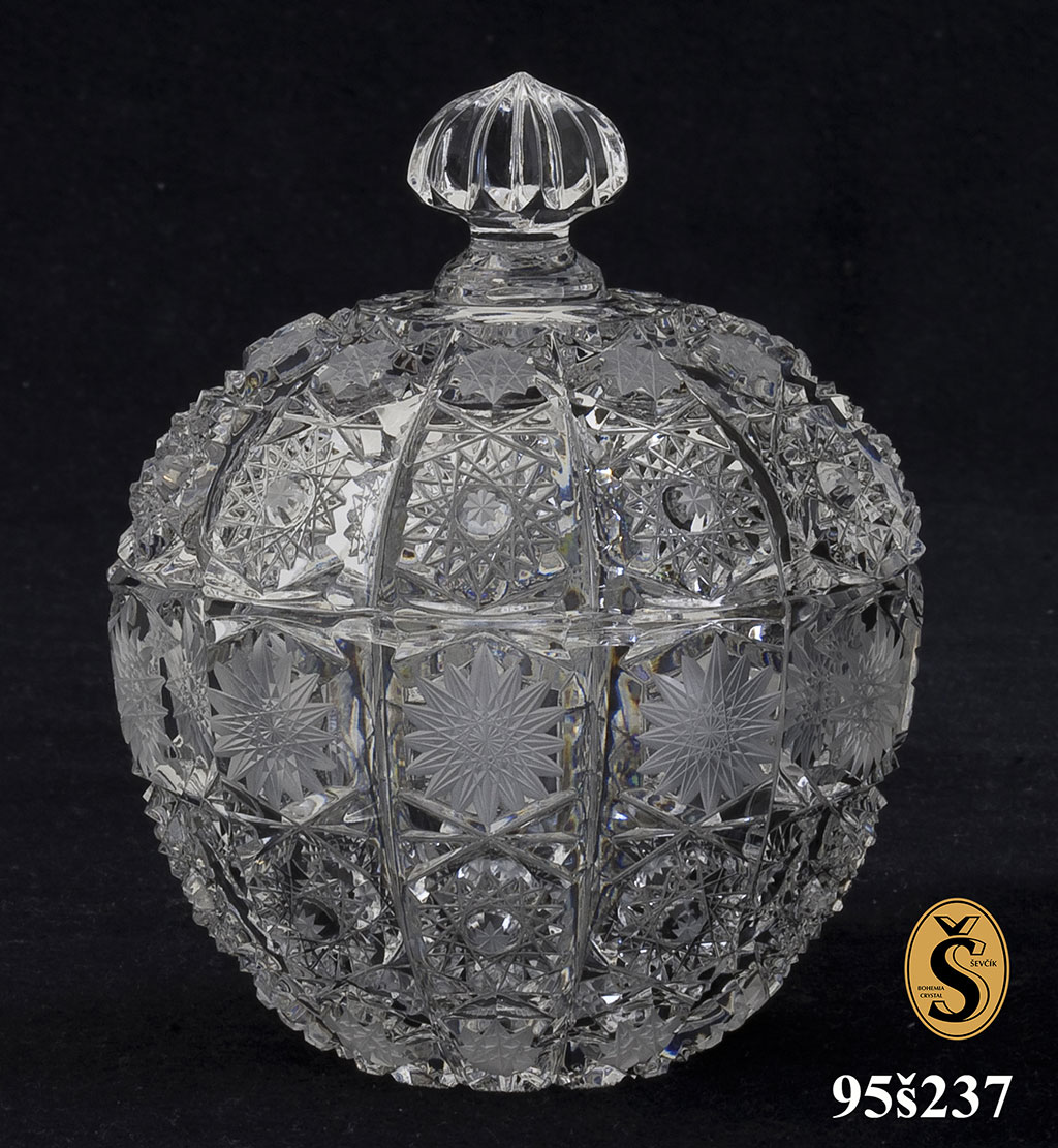 プレート、ボウル、蓋付き容器 | ラディスラフ・シェフチーク