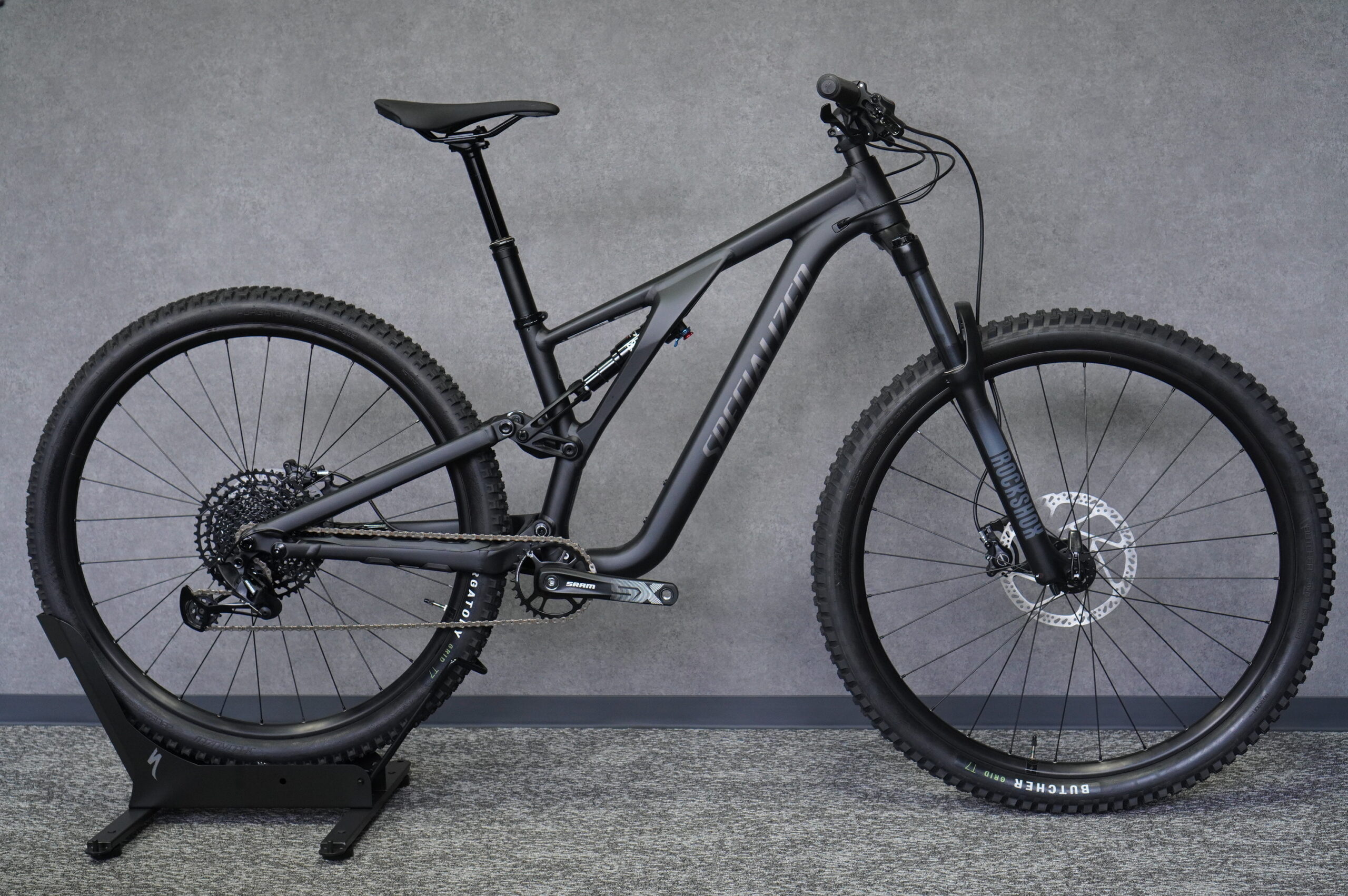 人気No1のオールラウンドフルサスMTB「STUMP JUMPER」あります