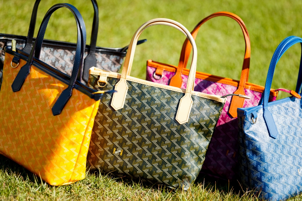 洒落た小物使い”でセンスアップ！ レザレクションのカートバッグ＆距離