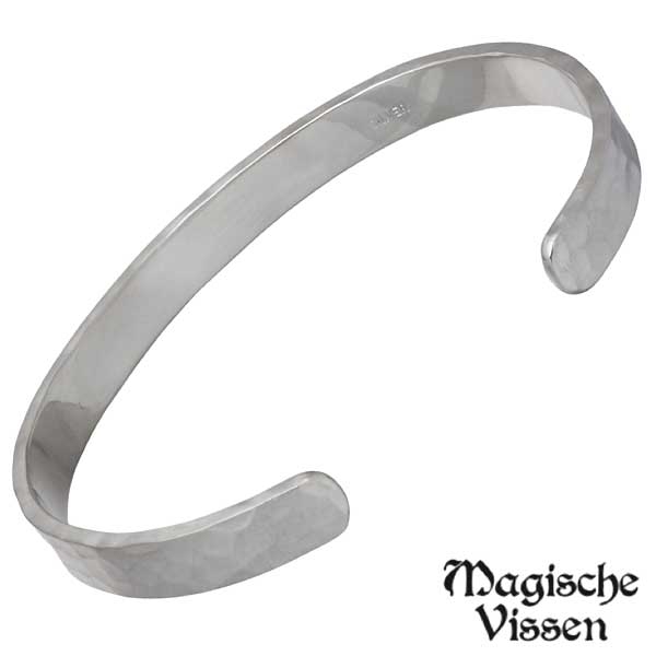 Magische Vissen(マジェス フィッセン) 鎚目 シルバー バングル