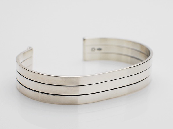 Three Line Bangle/on the sunny side of the street（オン ザ サニー