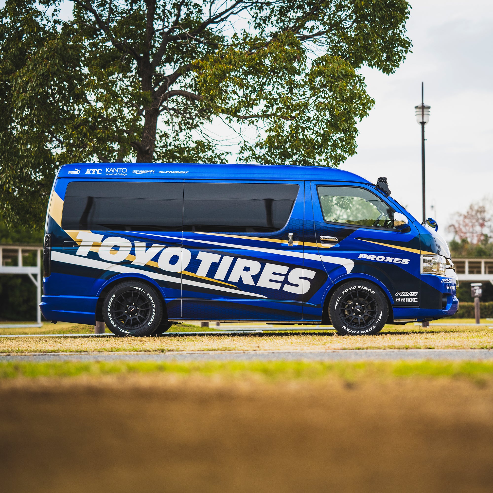 トミカ TOYO TIRES トヨタ ハイエース【送料別商品】 – サポルト
