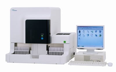 世界初の「全自動尿統合分析装置」をアークレイと共同開発し