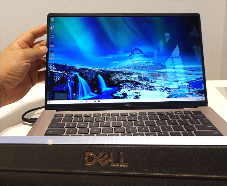 Inspiron 14-7490のカラーバリエーション【アイス・ベリー】