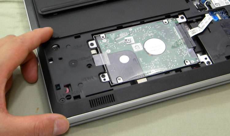 Inspiron 17 5000シリーズ（5758）！パソ兄さんのレビュー！大画面娯楽