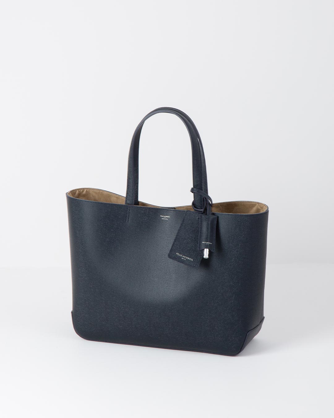 キャビアスキンを使用した新型トートバッグが登場