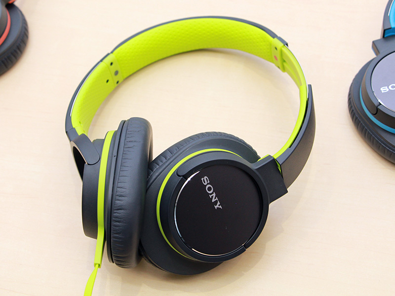 ソニー、4色カラバリで40mmドライバーのヘッドホン「MDR-ZX770/ZX660