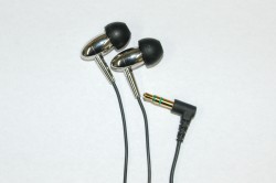 ファイナルオーディオデザインからステンレス筐体のBA型イヤホン「FI