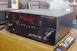 パイオニア、iPhone操作可能なAVアンプ中級機「VSA-LX53」を発売