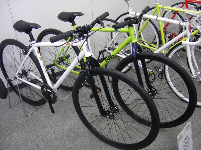 FUJIが満を持して放つトリック系ピストバイク「VENOM（ヴェノム