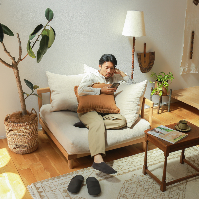 わたしの愛用品-3人暮らしのリビングにあえてコーナーソファー AGRAを