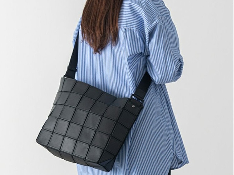 TRION トライオン 軽量ショルダーバッグ（DB70PS204） | 靴のリーガル