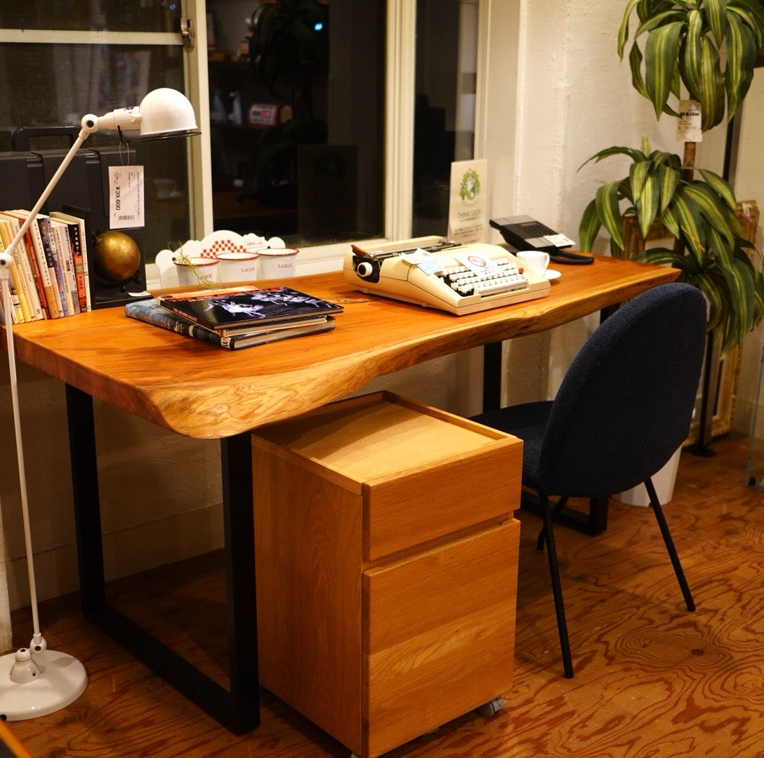 座卓から作ったケヤキ一枚板のデスク 無垢材 リメイク家具 再生家具