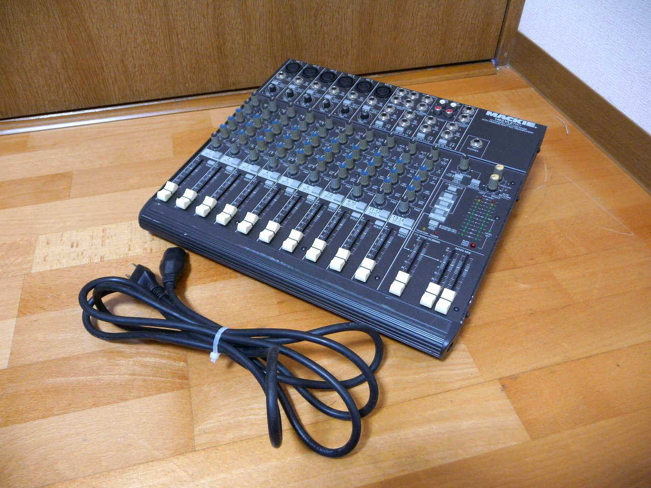 アナログミキサー Mackie 1402-VLZ PRO 12ch 6モノ+4ステレオ マッキー