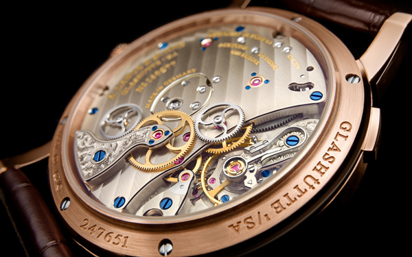 手巻き時計とは？ 自動巻きとの違いやその魅力を解説【初級編】 | 高級