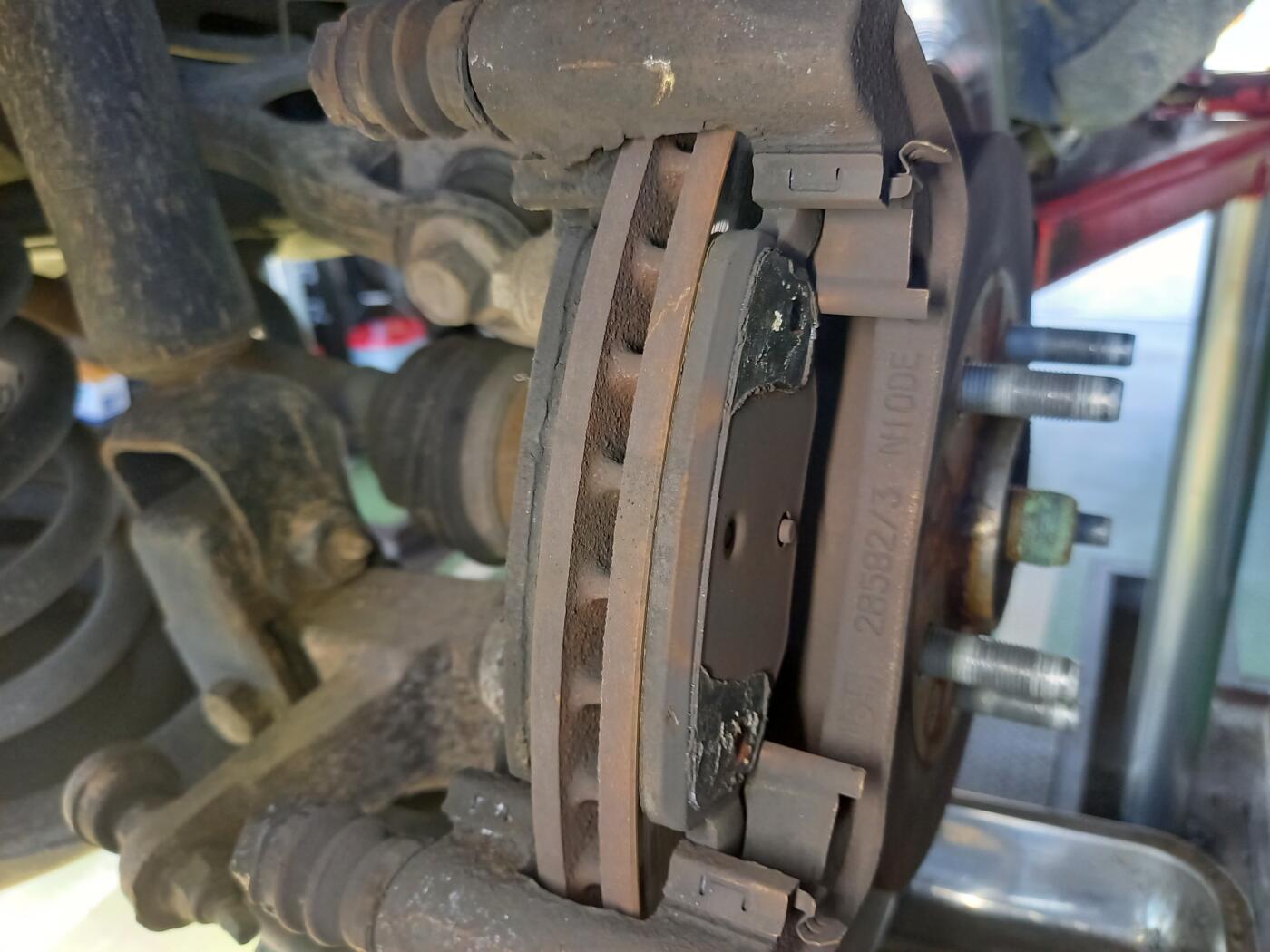 2014 FORD EXPLORER エクスプローラー ブレーキパッド - 整備 - 坂戸の