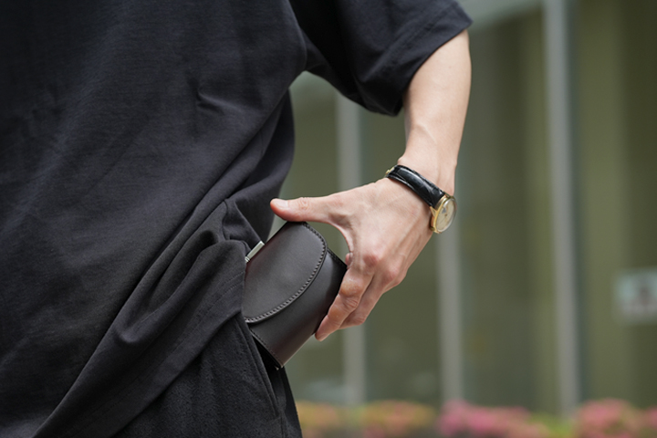 サドルプルアップを使用した がま口付き三つ折り財布・FERMOIRについて