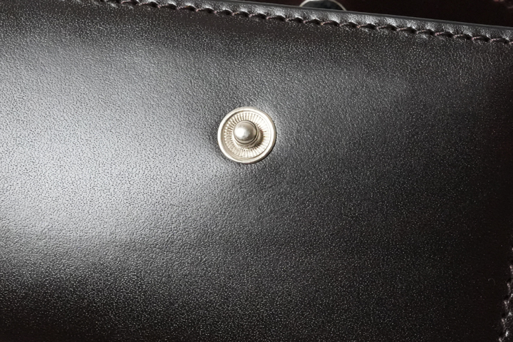 サドルプルアップを使用した がま口付き三つ折り財布・FERMOIRについて