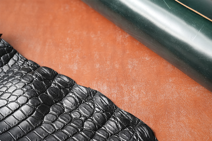 マイクロマルチケースのMINAS（ミナス）に新しいレザーバリエーション