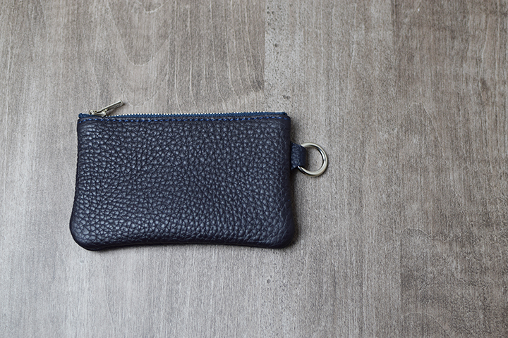 2つの特別な素材で製作したスクエア型ポーチ・FLAT（フラット