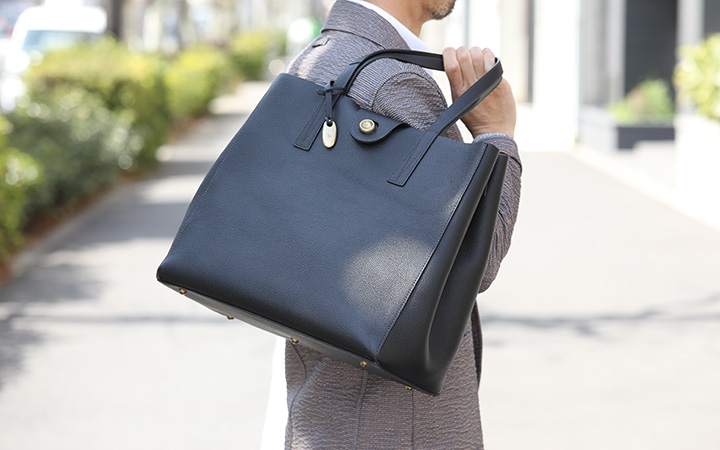 機能の内側に、色気を纏うレザーバッグ。｜TOKYOlife