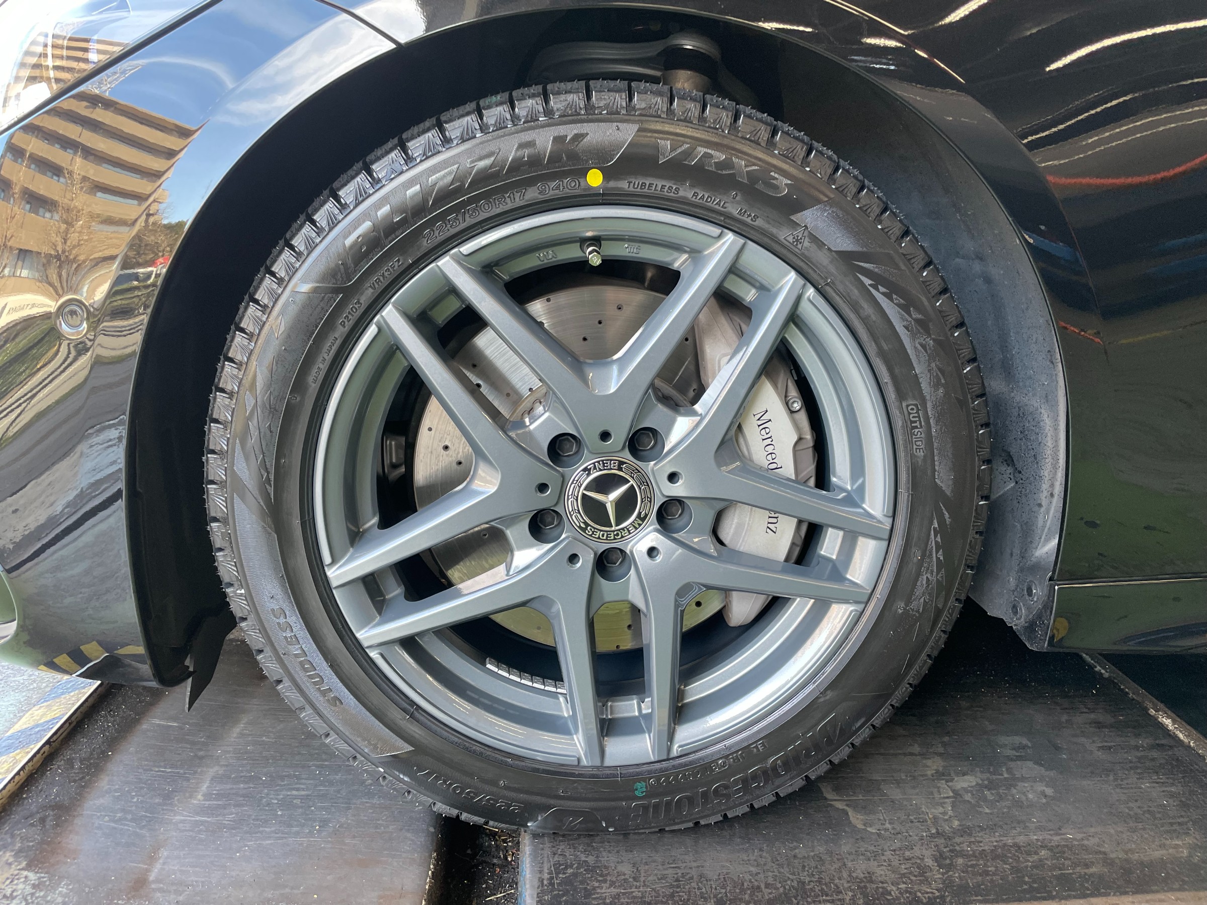 メルセデスベンツ Cクラス W206 スタッドレスセット取り付け | 店舗お