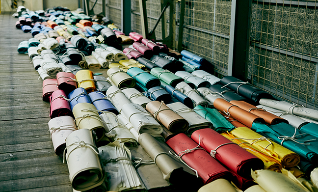 紙の生まれる風景 No.27：（特種東海製紙 岐阜工場 損紙ラック倉庫