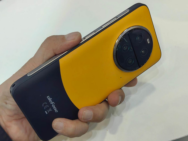 CES 2024から世界の最新スマホを一挙紹介。格安折り畳みや紙風