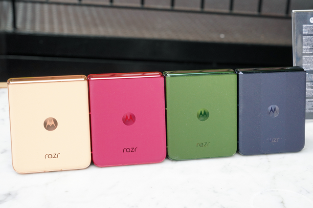 大きくなったハイエンド縦折りフォルダブル「razr 50 ultra