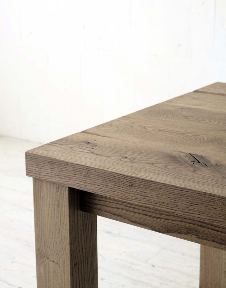 OAK TABLE | TRUCK / S.T,N.E.