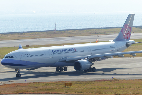 チャイナエアライン、ボーイング777-300ER型機の客室インテリアが